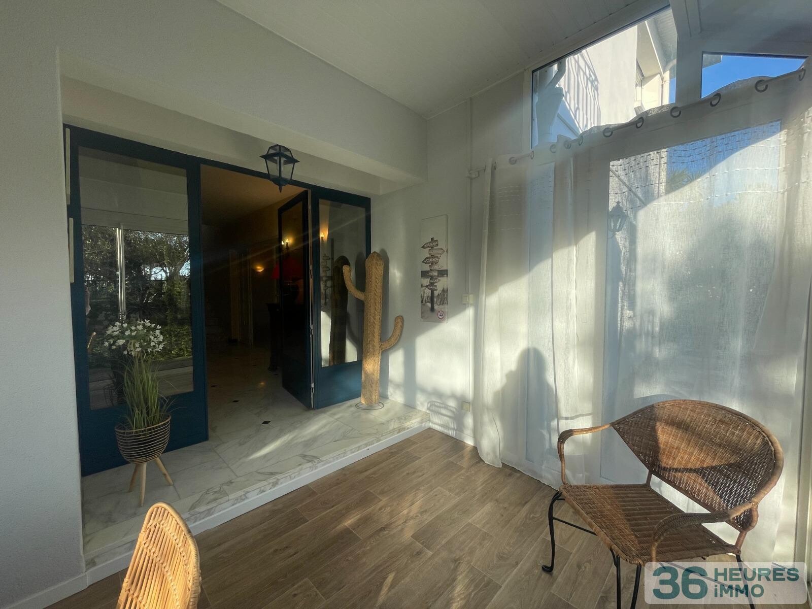 Villa en bord de bassin