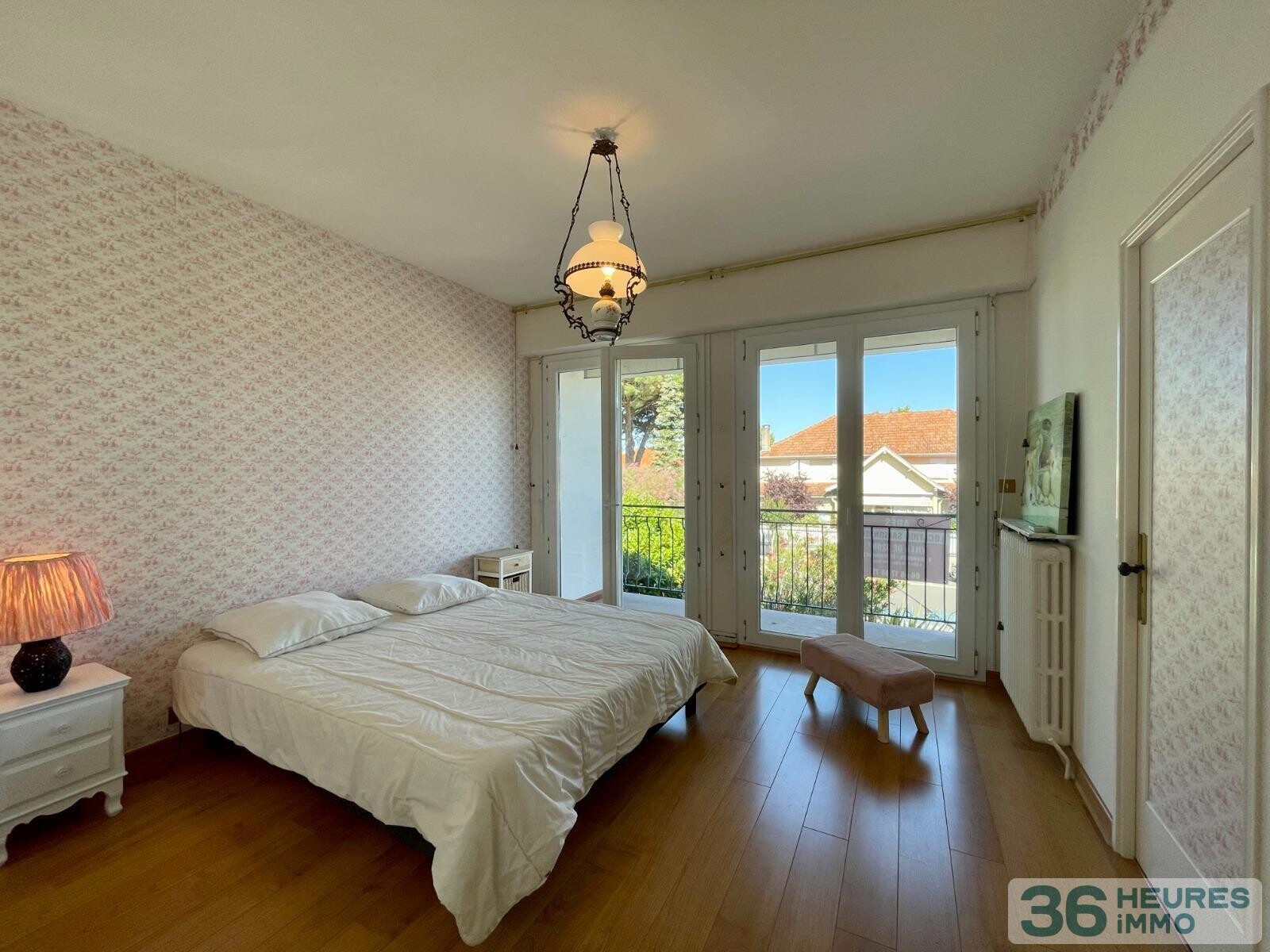 Villa en bord de bassin