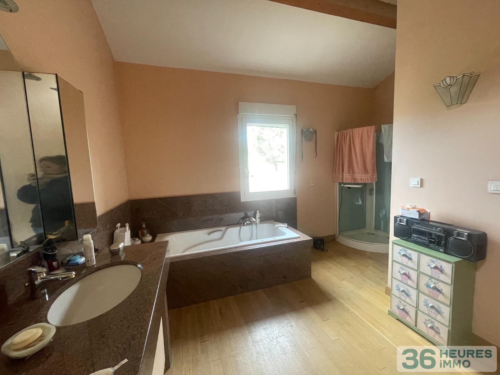 VILLA 6 PIECES DE 176 M2 ENV SUR 3040 M2 TERRAIN PISCINE