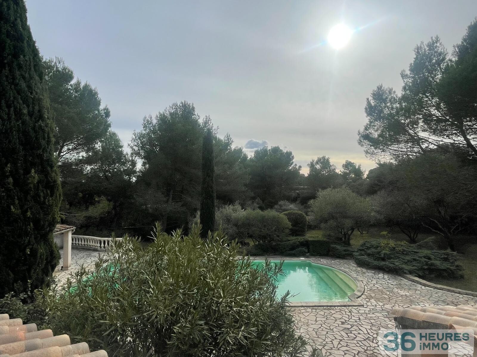 VILLA 6 PIECES DE 176 M2 ENV SUR 3040 M2 TERRAIN PISCINE