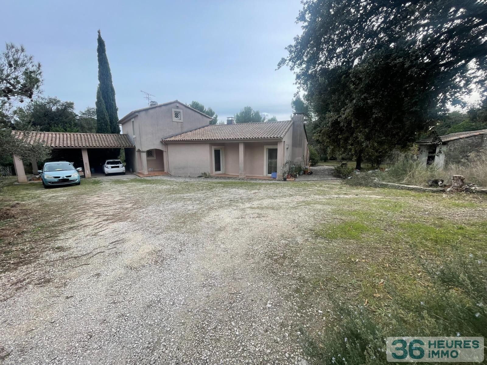 VILLA 6 PIECES DE 176 M2 ENV SUR 3040 M2 TERRAIN PISCINE