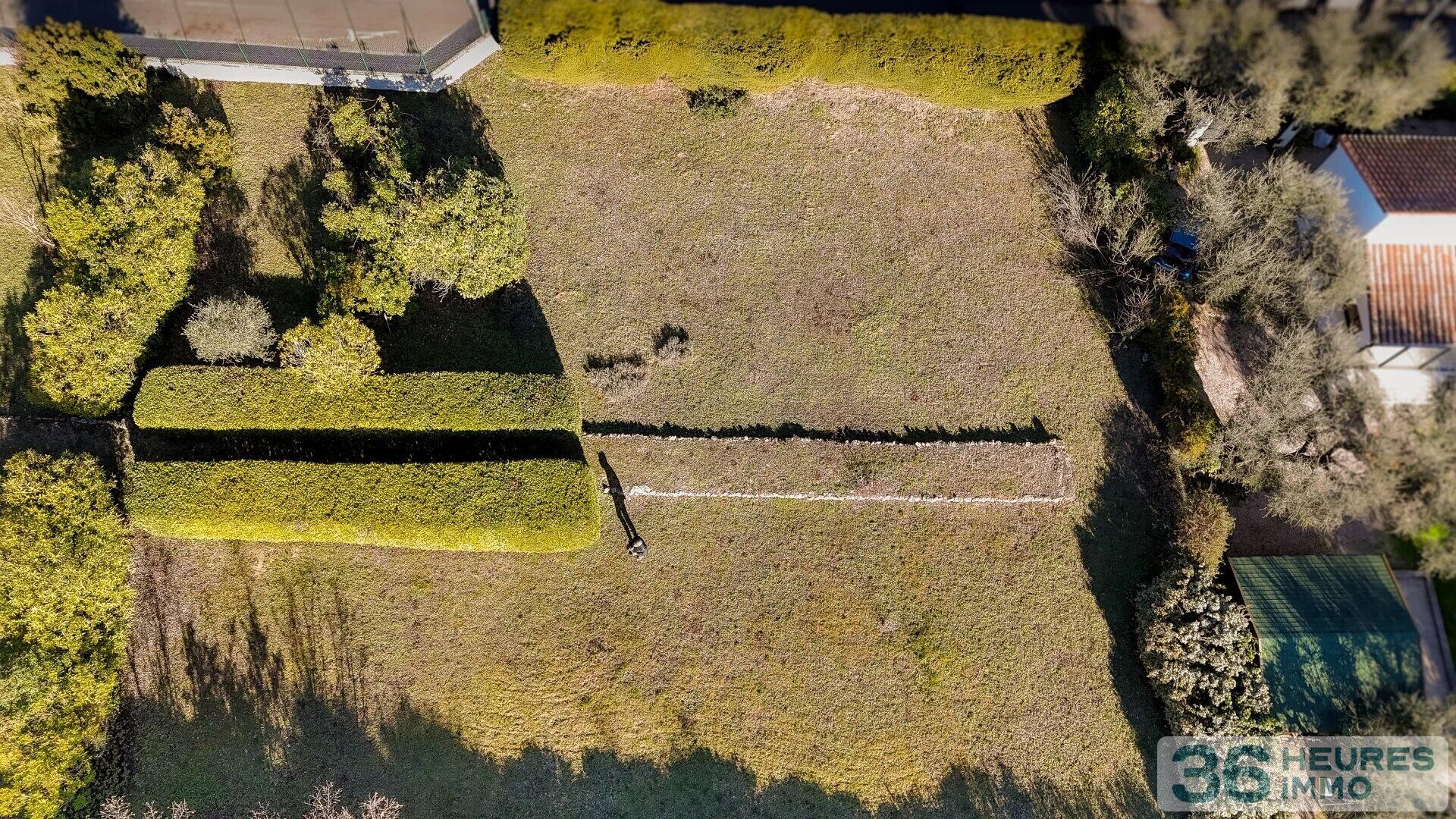 Vente interactive - Quiet plot, walking distance from the village