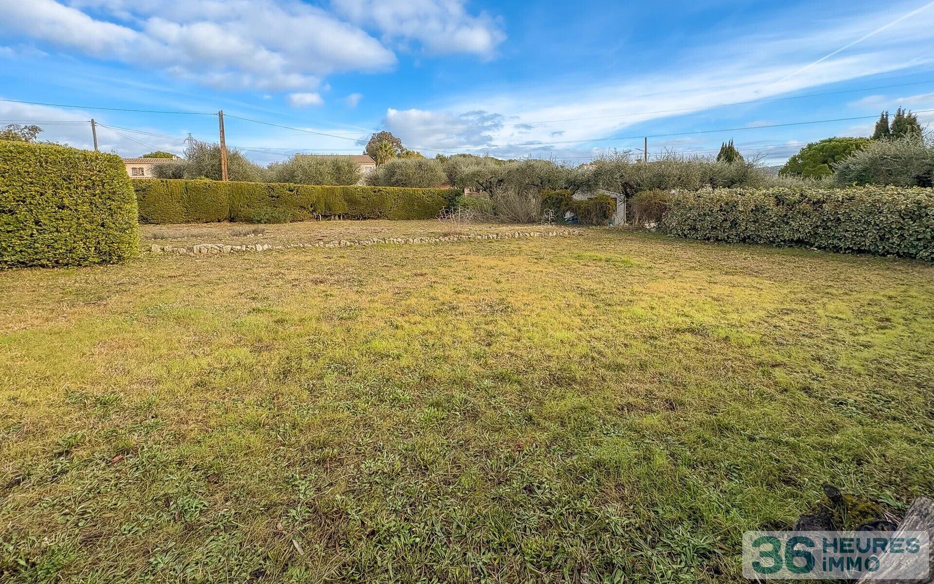 Vente interactive - Quiet plot, walking distance from the village