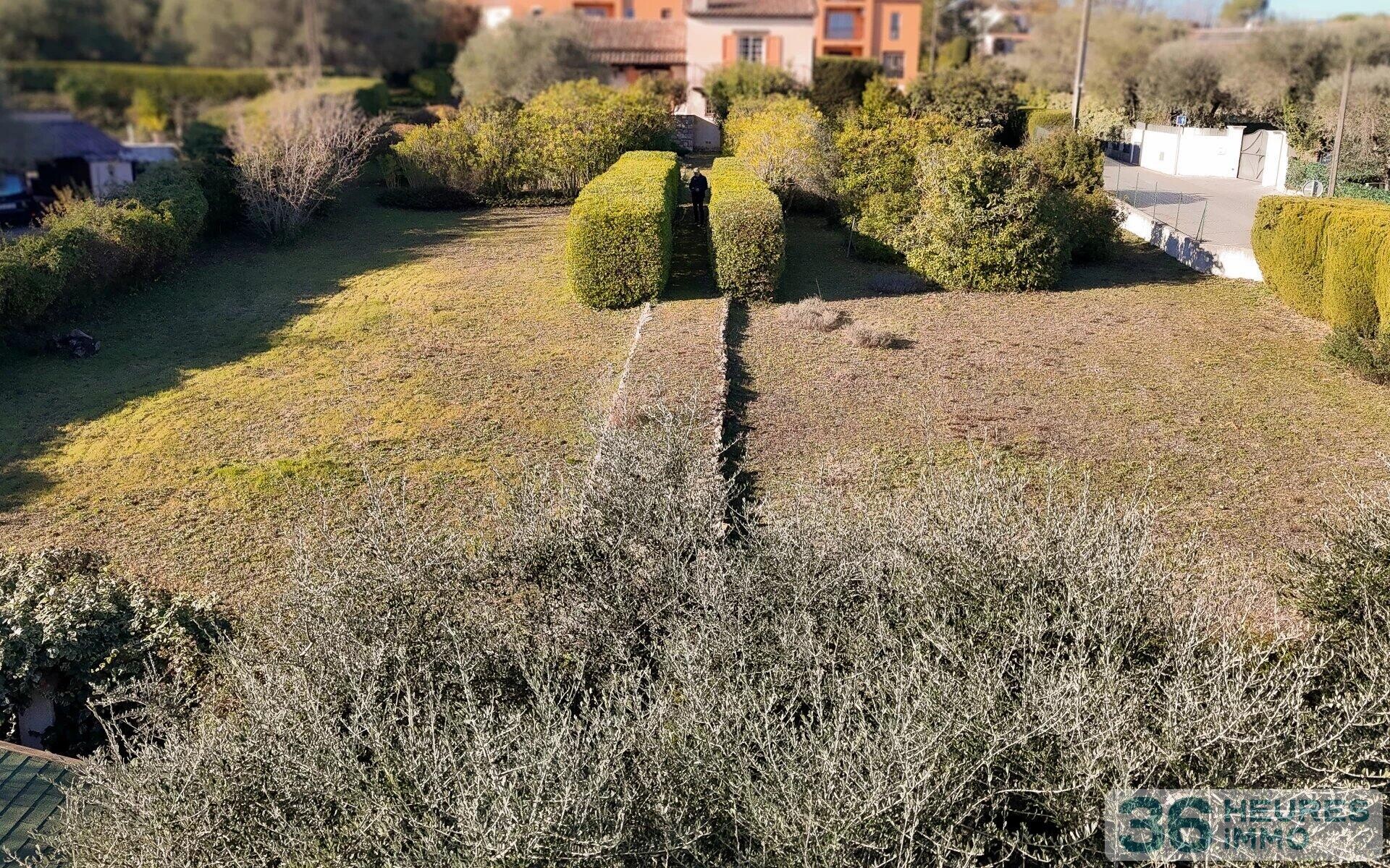 Vente interactive - Quiet plot, walking distance from the village