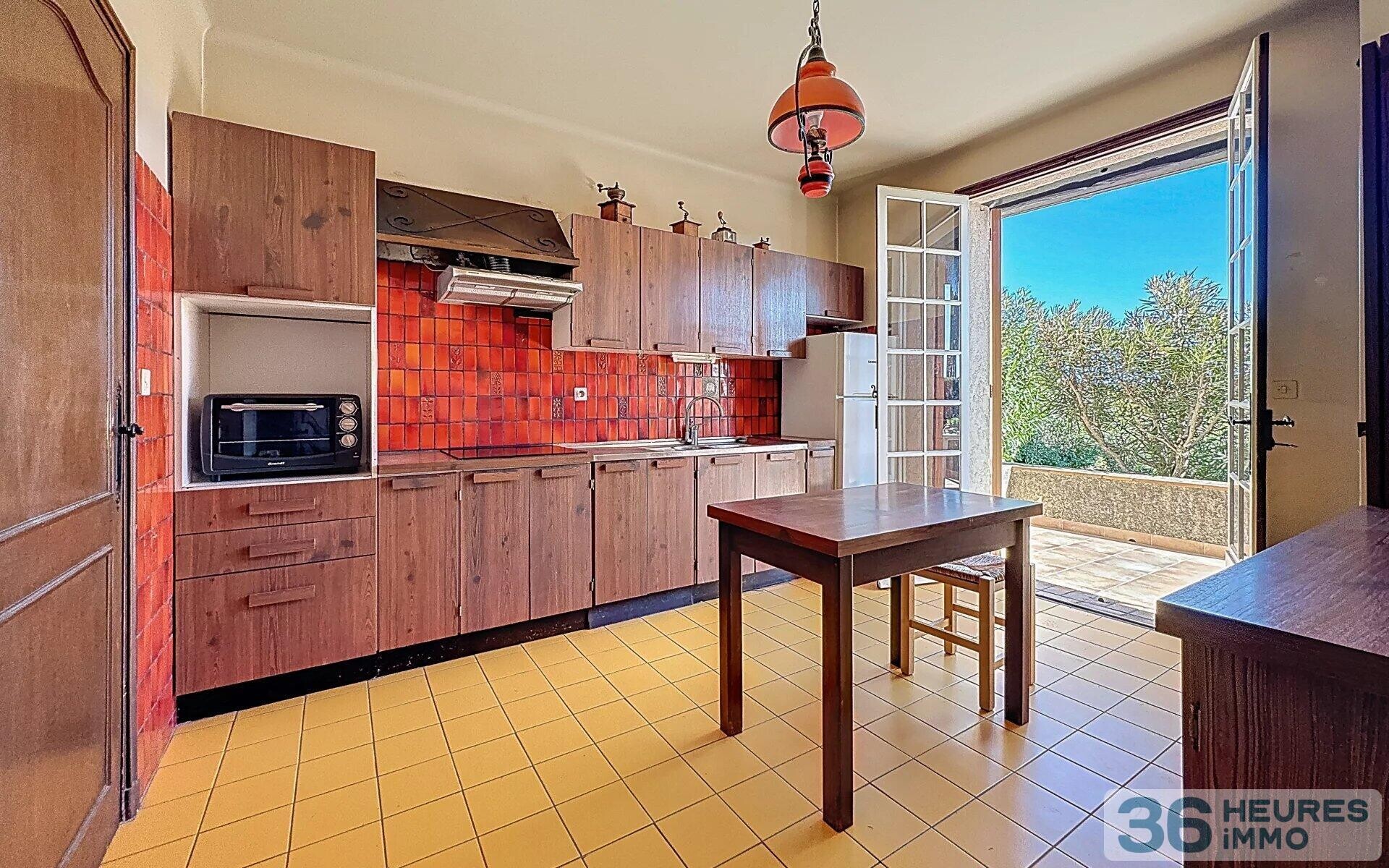 Villa individuelle à pied du village de la Roquette (limite Mougins)