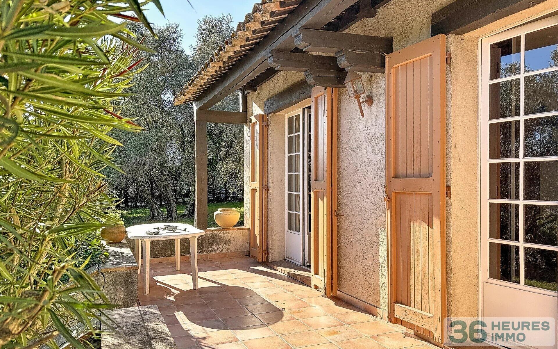 Villa individuelle à pied du village de la Roquette (limite Mougins)