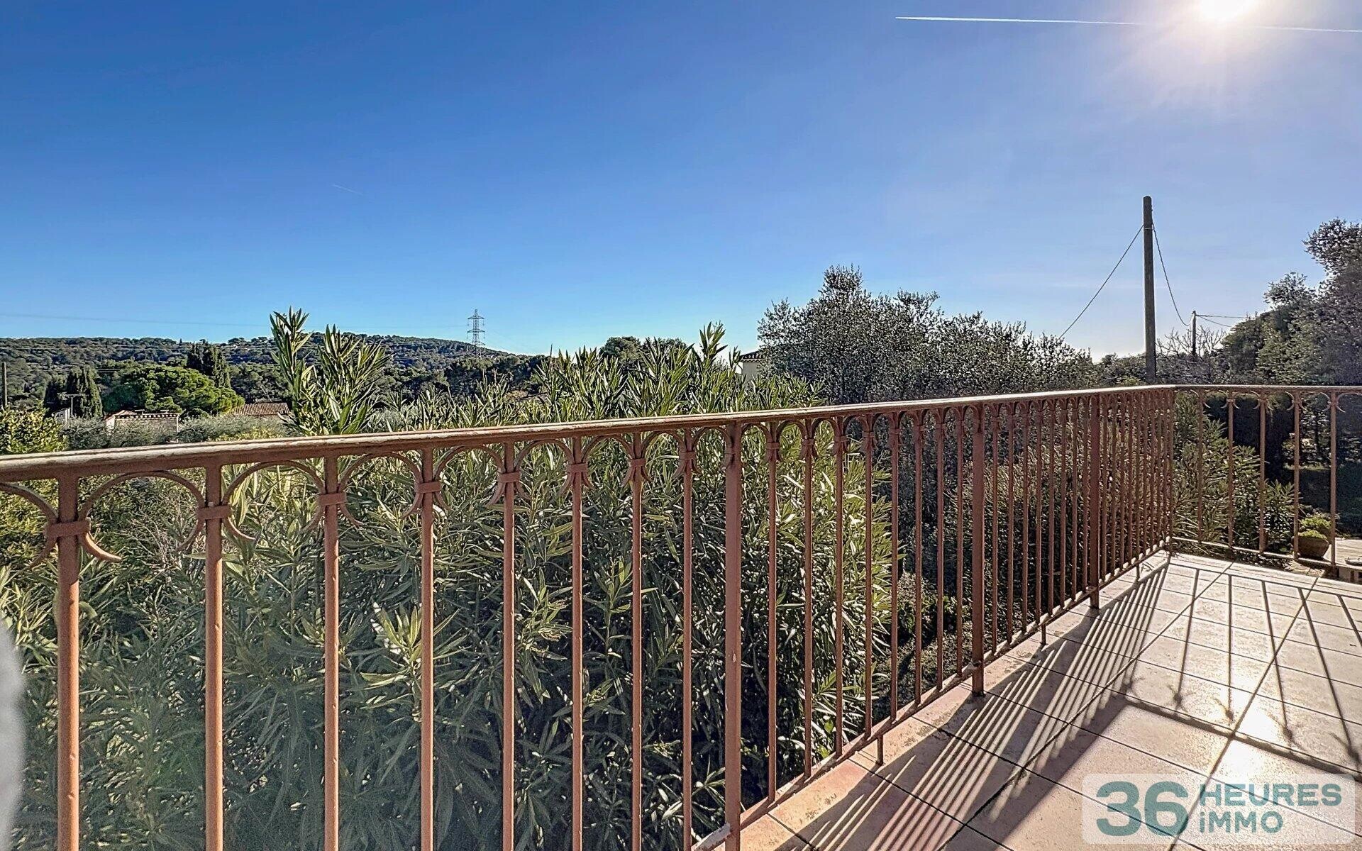 Villa individuelle à pied du village de la Roquette (limite Mougins)