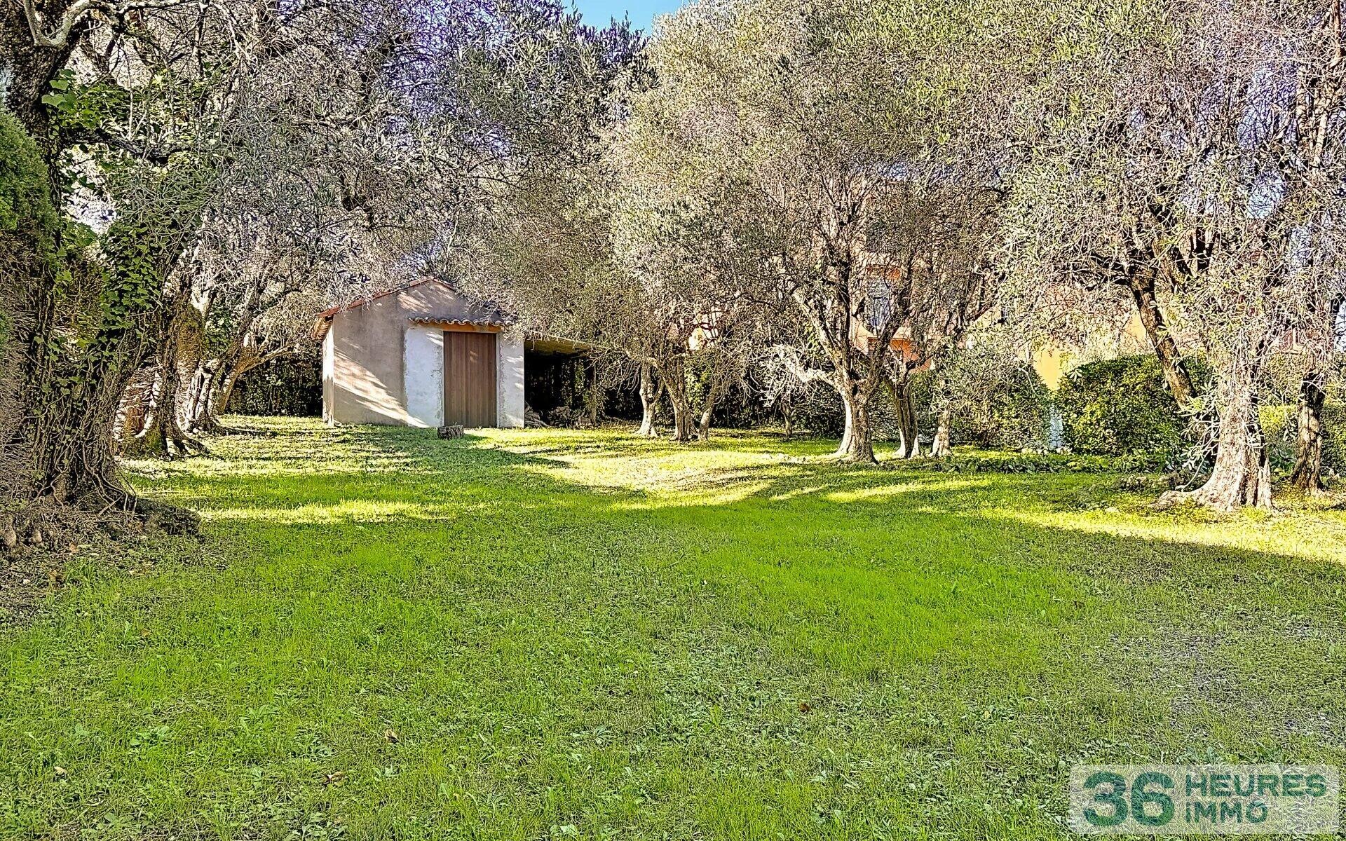 Villa individuelle à pied du village de la Roquette (limite Mougins)