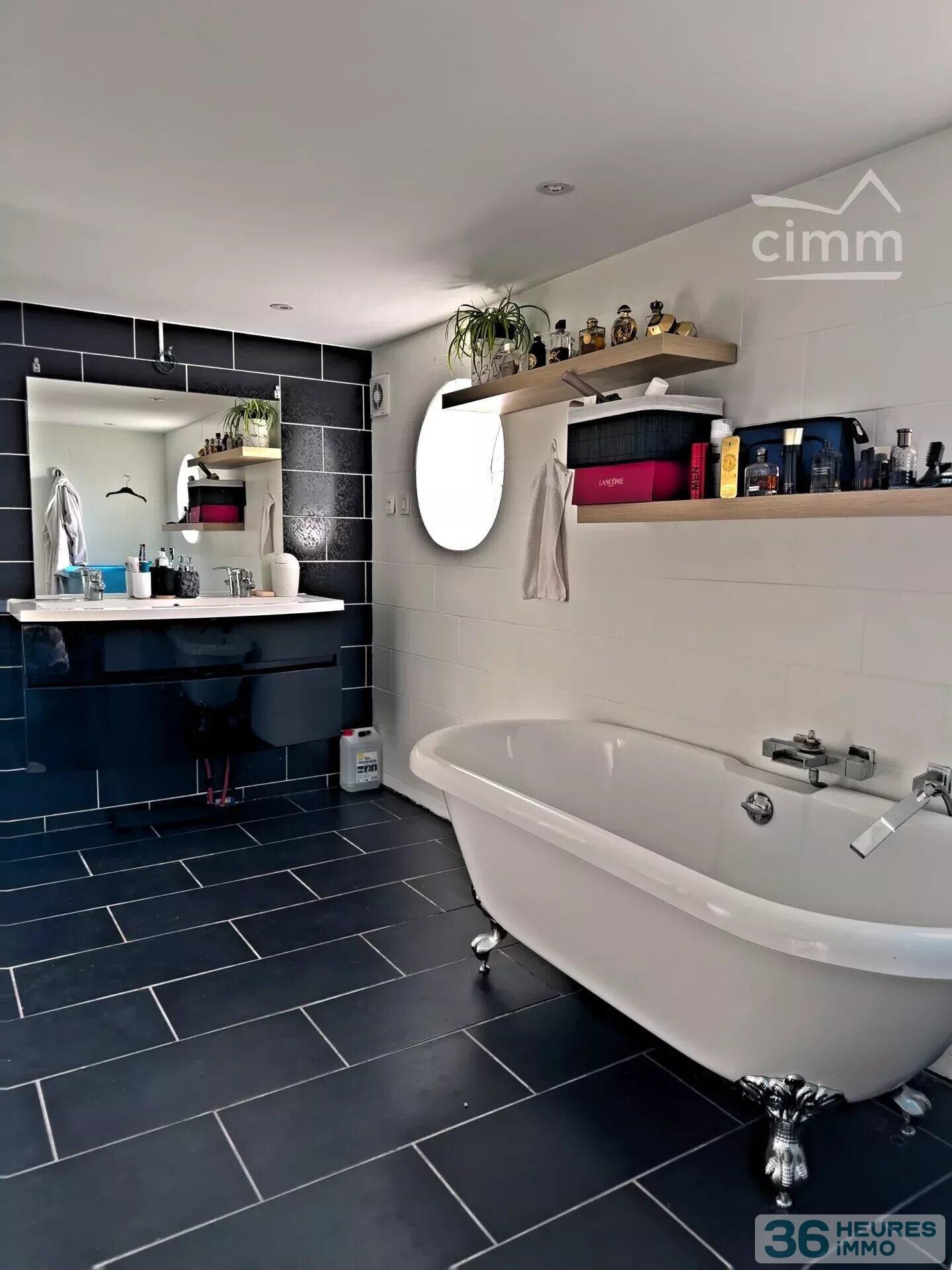 A VENDRE-Maison ancienne SUR de 1 514 m² DE TERRAIN-SECTEUR LA ROCHE EN BRENIL