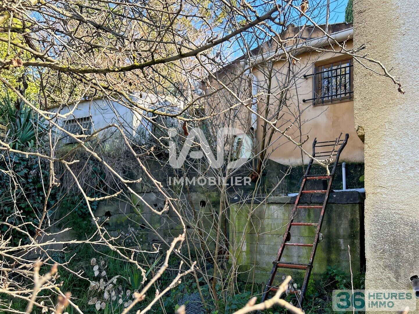 Nîmes - Quartier Route d'Uzès - mazet à rénover