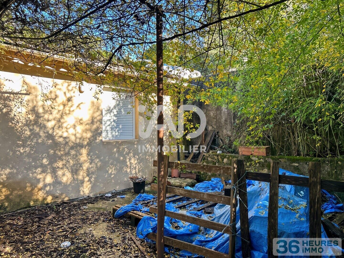 Nîmes - Quartier Route d'Uzès - mazet à rénover