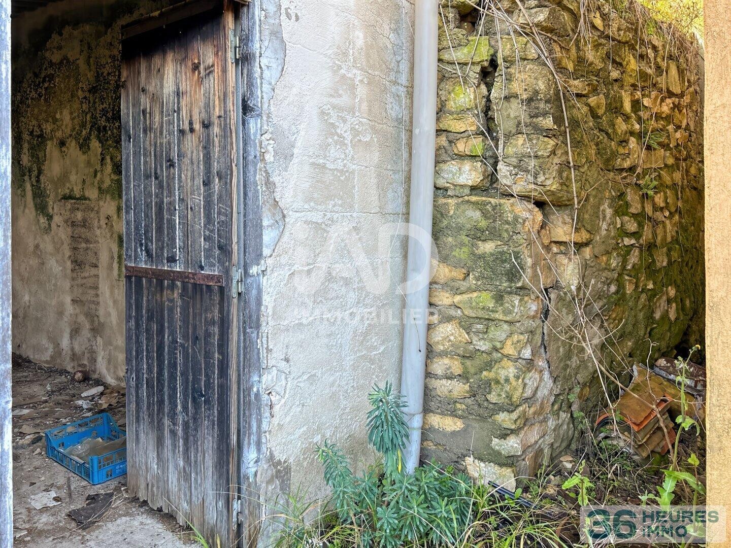 Nîmes - Quartier Route d'Uzès - mazet à rénover