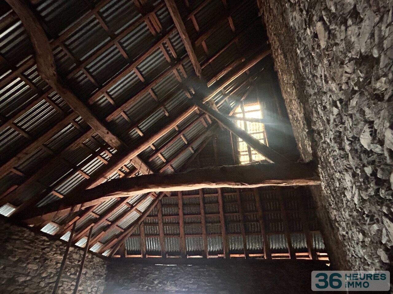 Maison avec garage au RDC et à l'étage appart de 94m2 à créer sur 2 niveaux