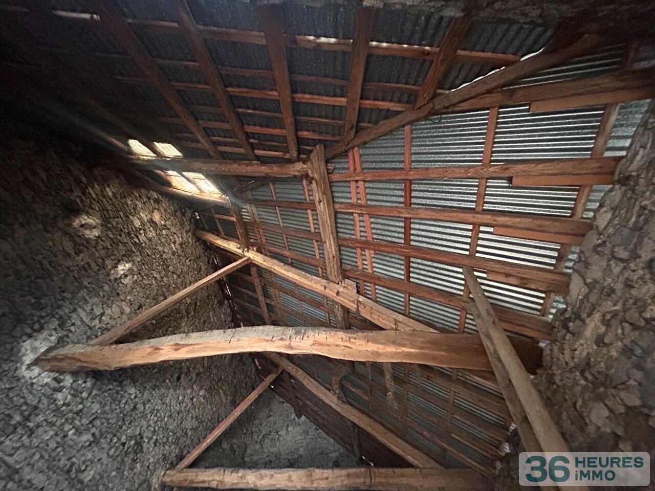 Maison avec garage au RDC et à l'étage appart de 94m2 à créer sur 2 niveaux