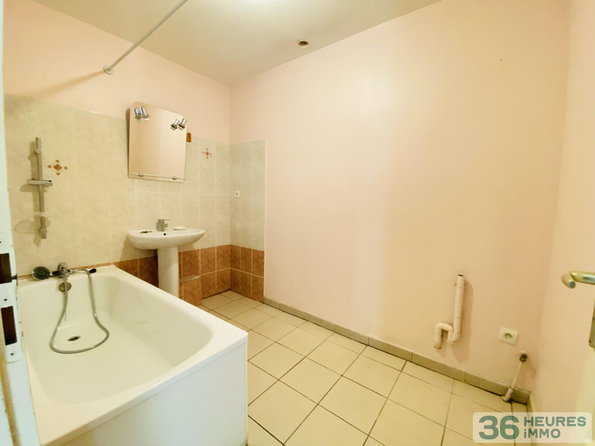 Maison mitoyenne T4 -Secteur résidentiel.