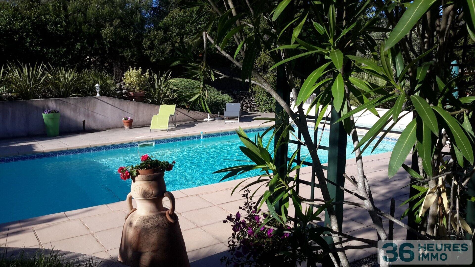 Art de vivre provençal   Propriété de charme avec piscine et dépendance  Le Beausset (83330)