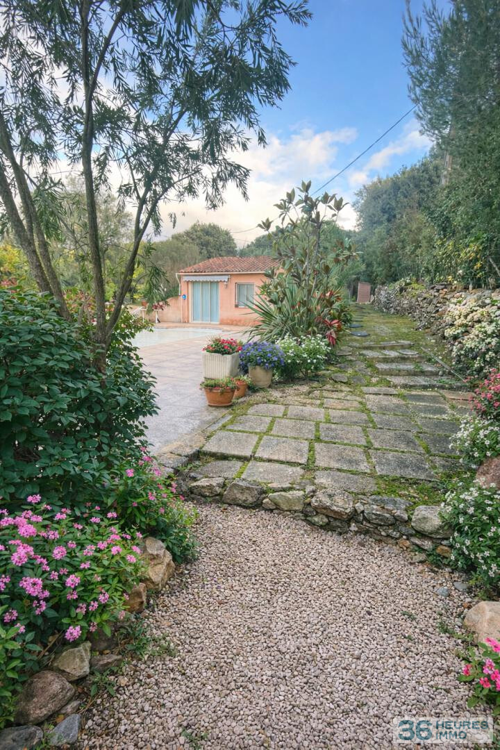 Art de vivre provençal   Propriété de charme avec piscine et dépendance  Le Beausset (83330)