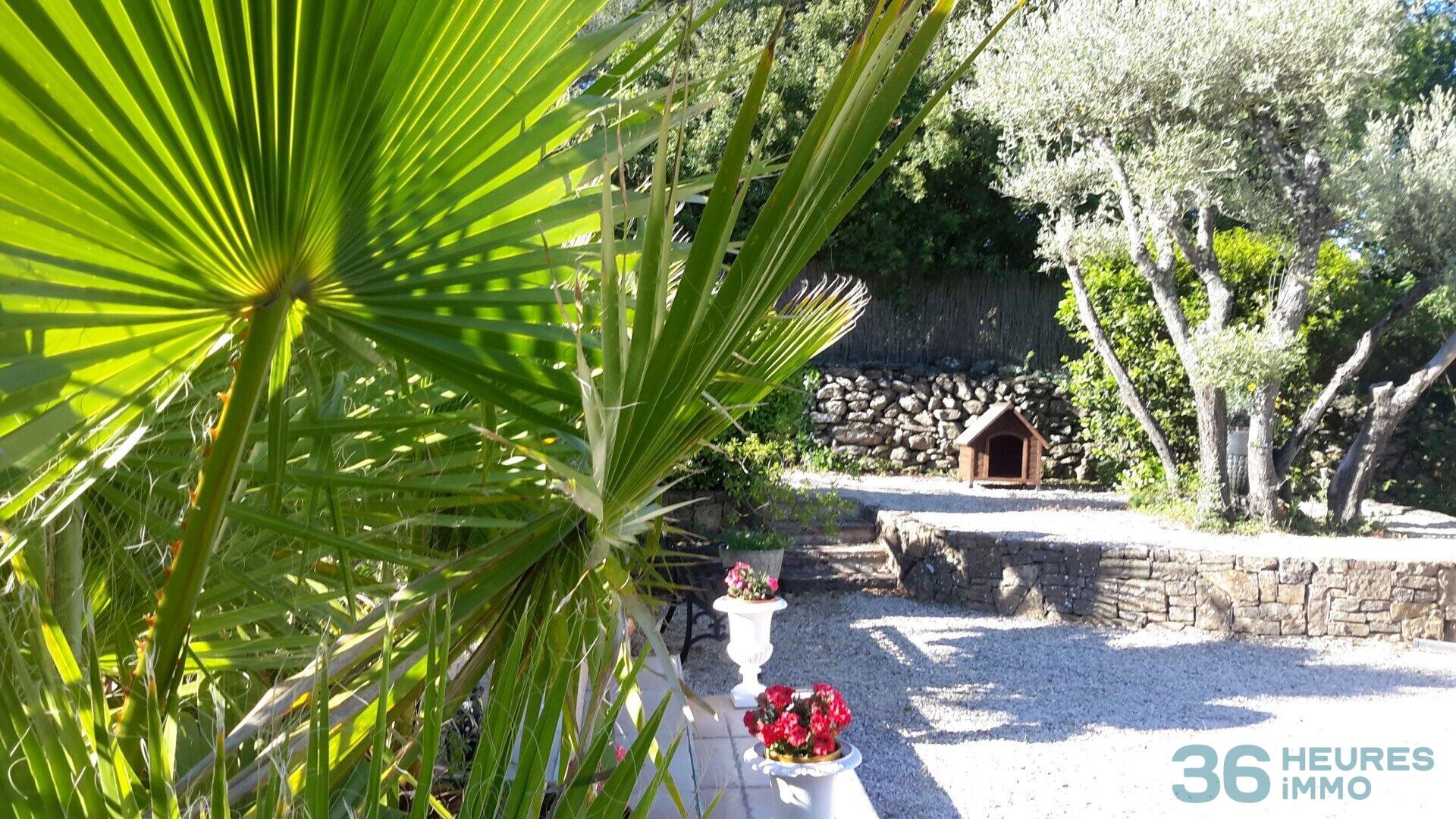 Art de vivre provençal   Propriété de charme avec piscine et dépendance  Le Beausset (83330)