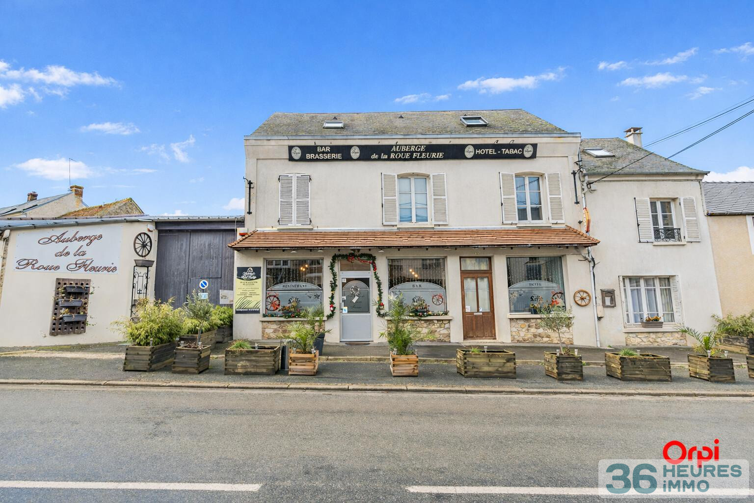 Maison à vendre-restaurant-appartement-chambres d'hôtes 