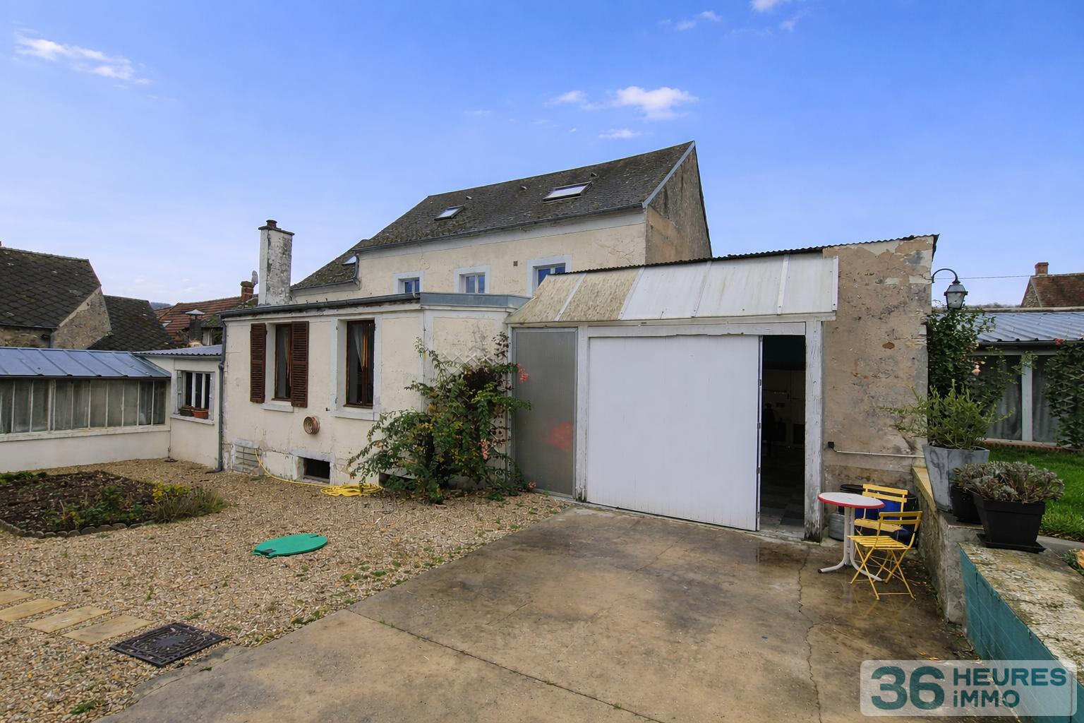 Maison à vendre-restaurant-appartement-chambres d'hôtes 