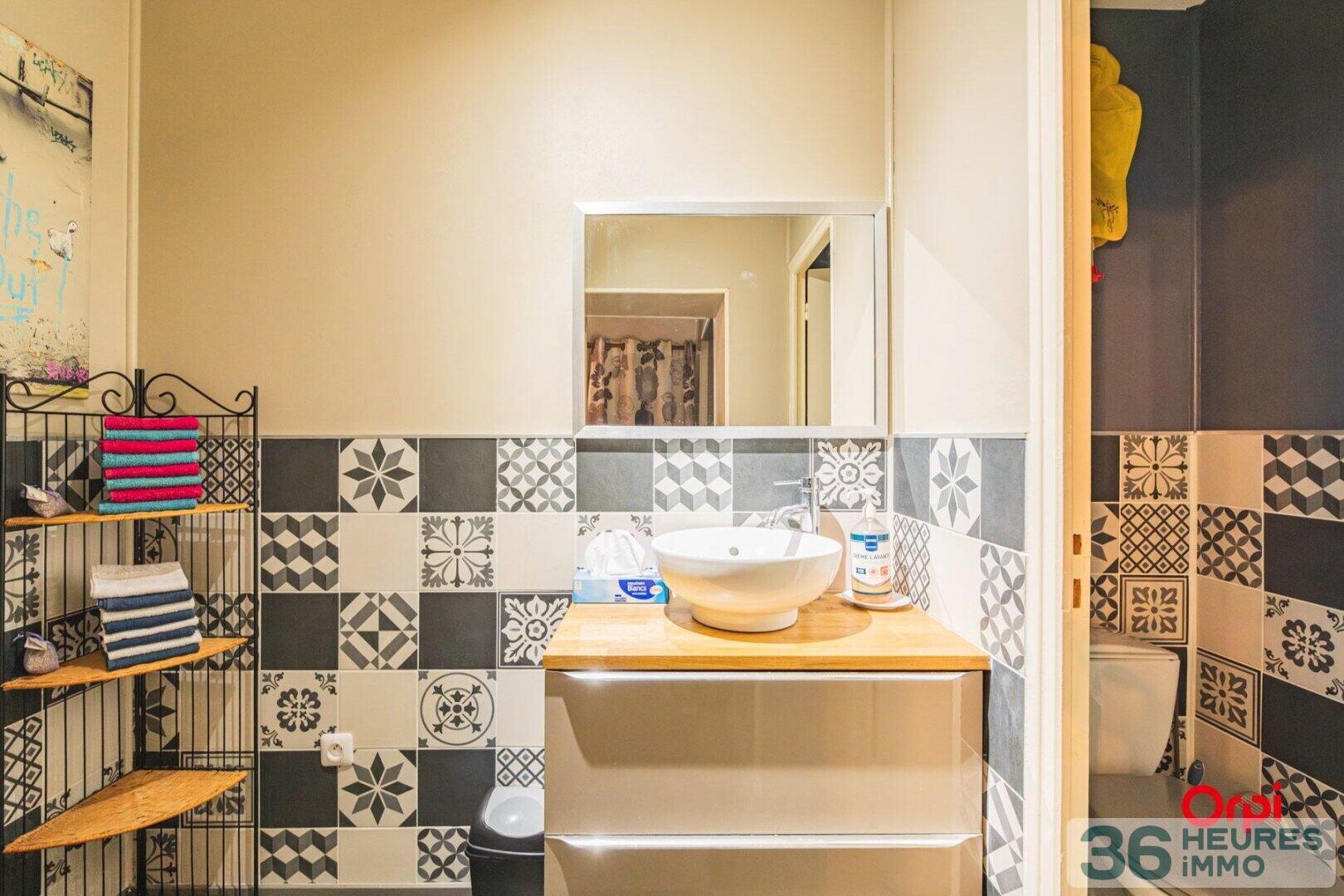 Maison à vendre-restaurant-appartement-chambres d'hôtes 