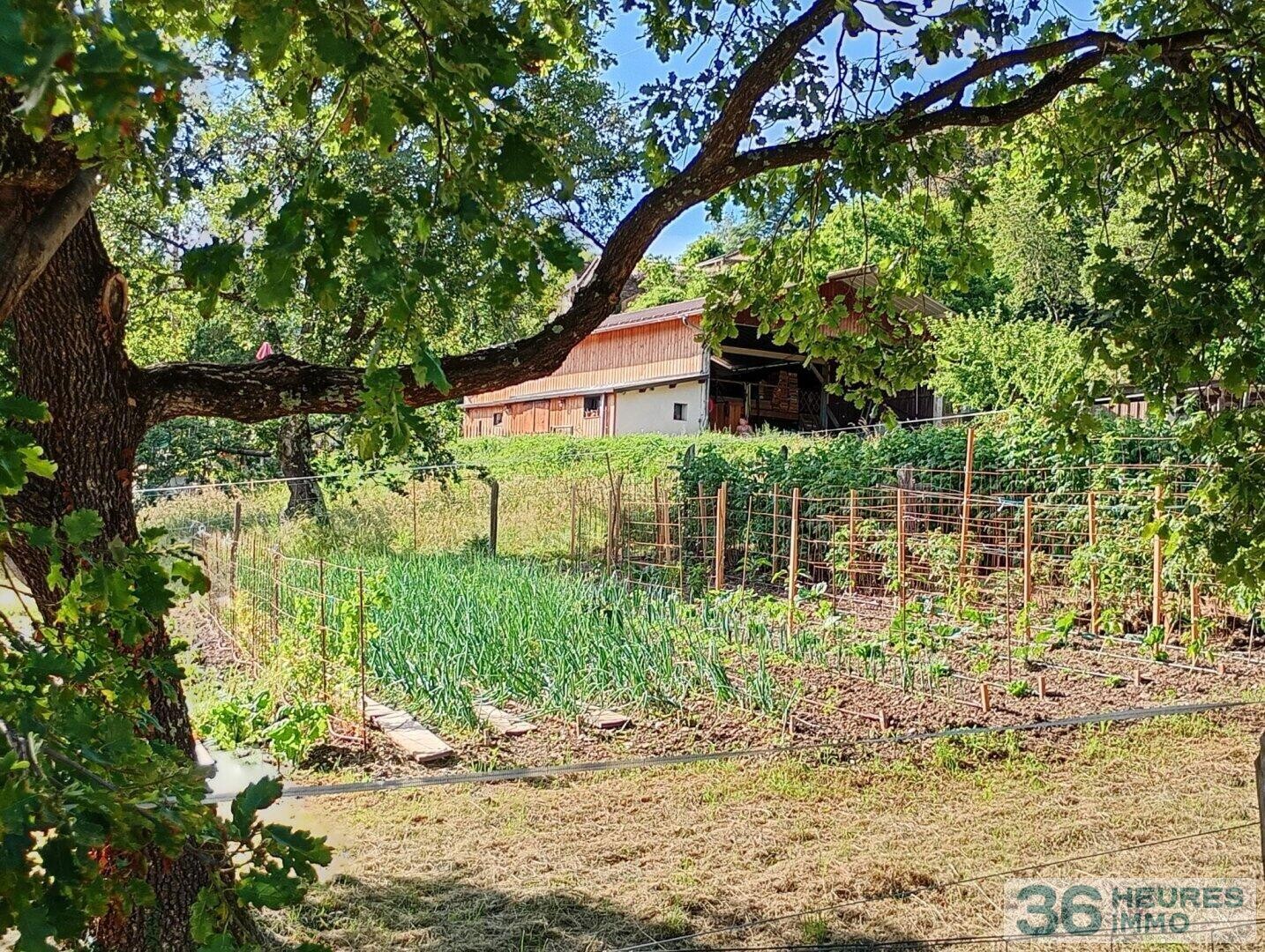 Propriété agricole de 11ha avec hangar, tunnel stockage fourrage et verger