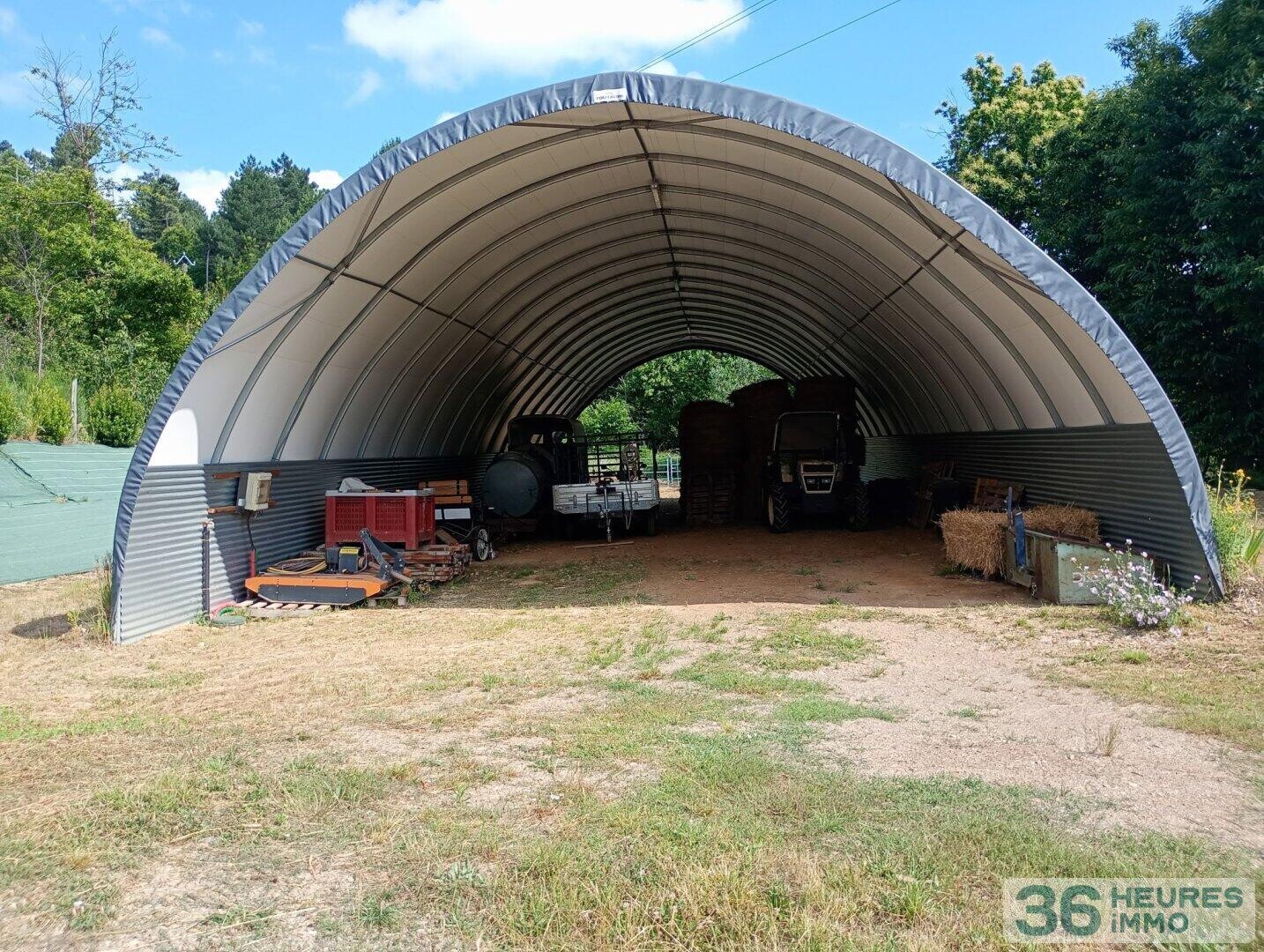 Propriété agricole de 11ha avec hangar, tunnel stockage fourrage et verger