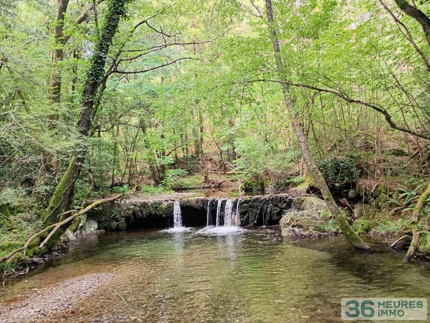 Propriété agricole de 11ha avec hangar, tunnel stockage fourrage et verger