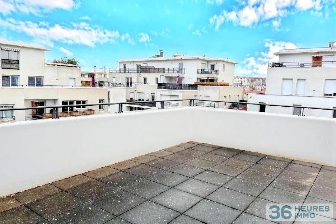 Dernier étage avec terrasse d'exception à deux pas de l'hôpital Jean Mermoz !