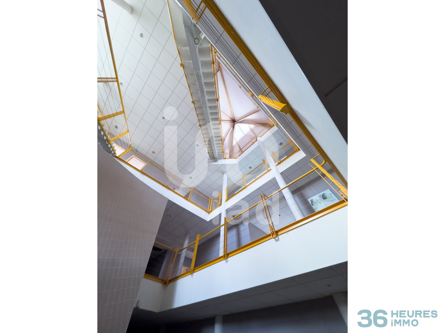 Situé à Albert (80), au sein d’un secteur économique établi, ensemble immobilier tertiaire indépendant.