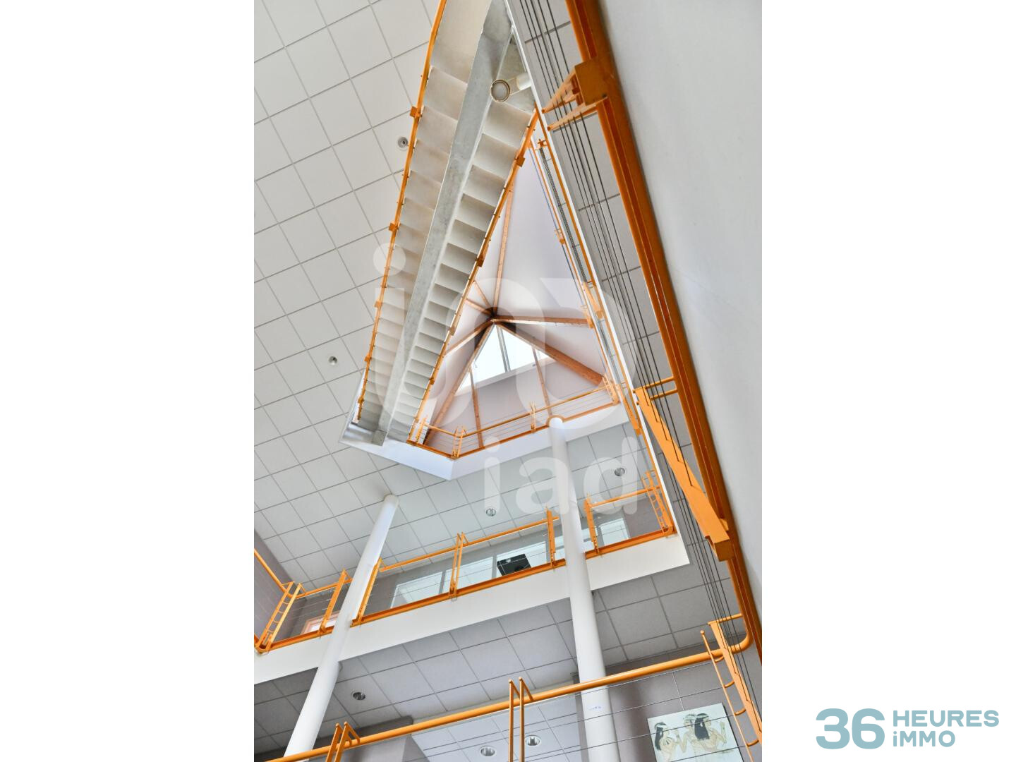 Situé à Albert (80), au sein d’un secteur économique établi, ensemble immobilier tertiaire indépendant.