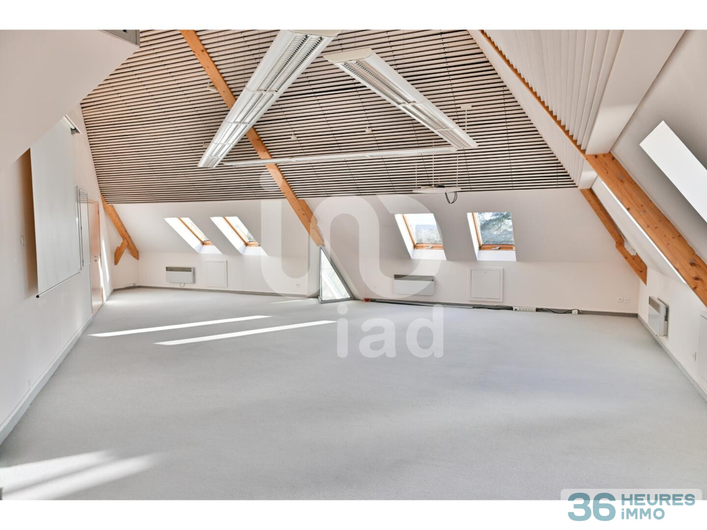 Situé à Albert (80), au sein d’un secteur économique établi, ensemble immobilier tertiaire indépendant.