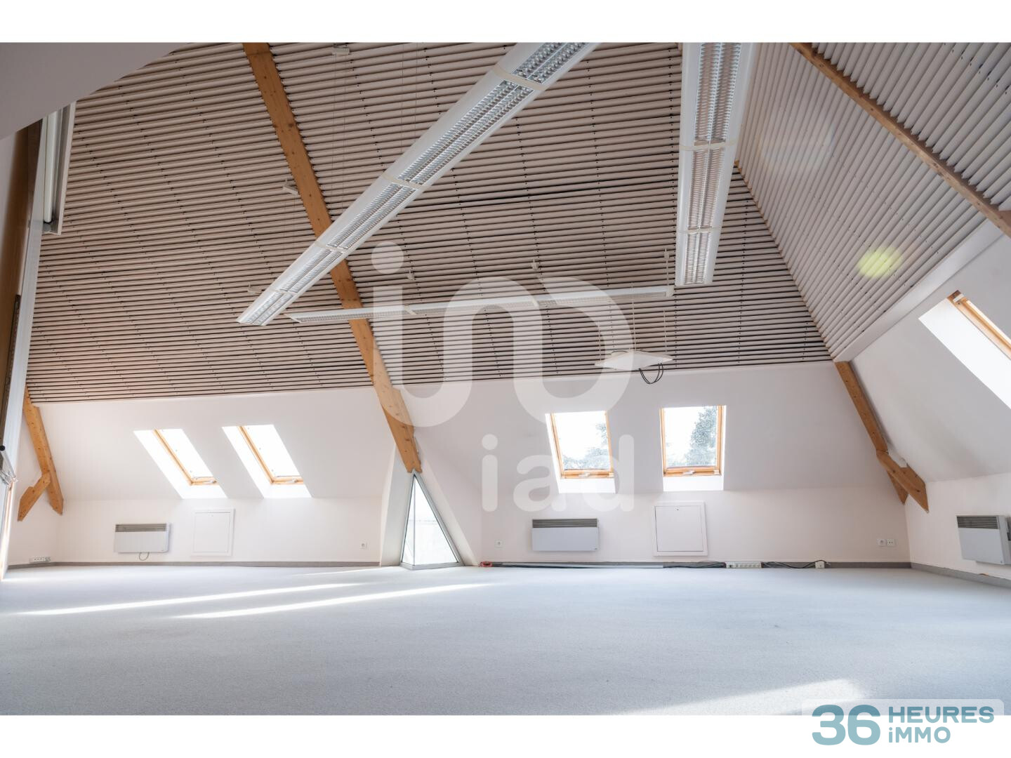 Situé à Albert (80), au sein d’un secteur économique établi, ensemble immobilier tertiaire indépendant.