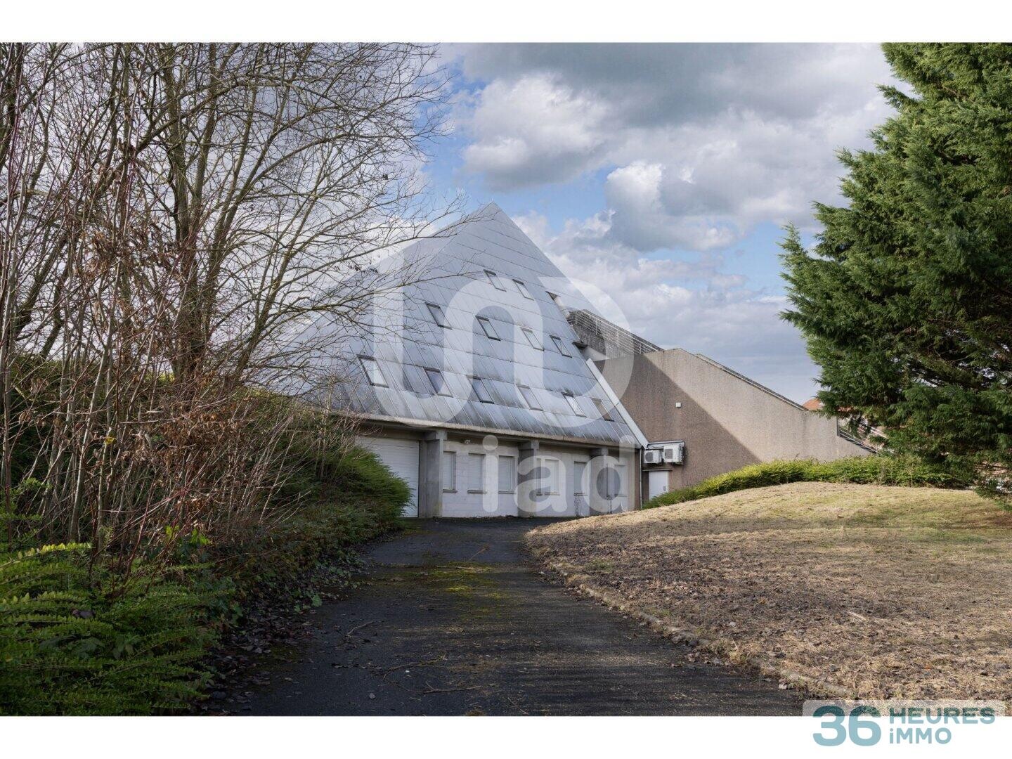 Situé à Albert (80), au sein d’un secteur économique établi, ensemble immobilier tertiaire indépendant.