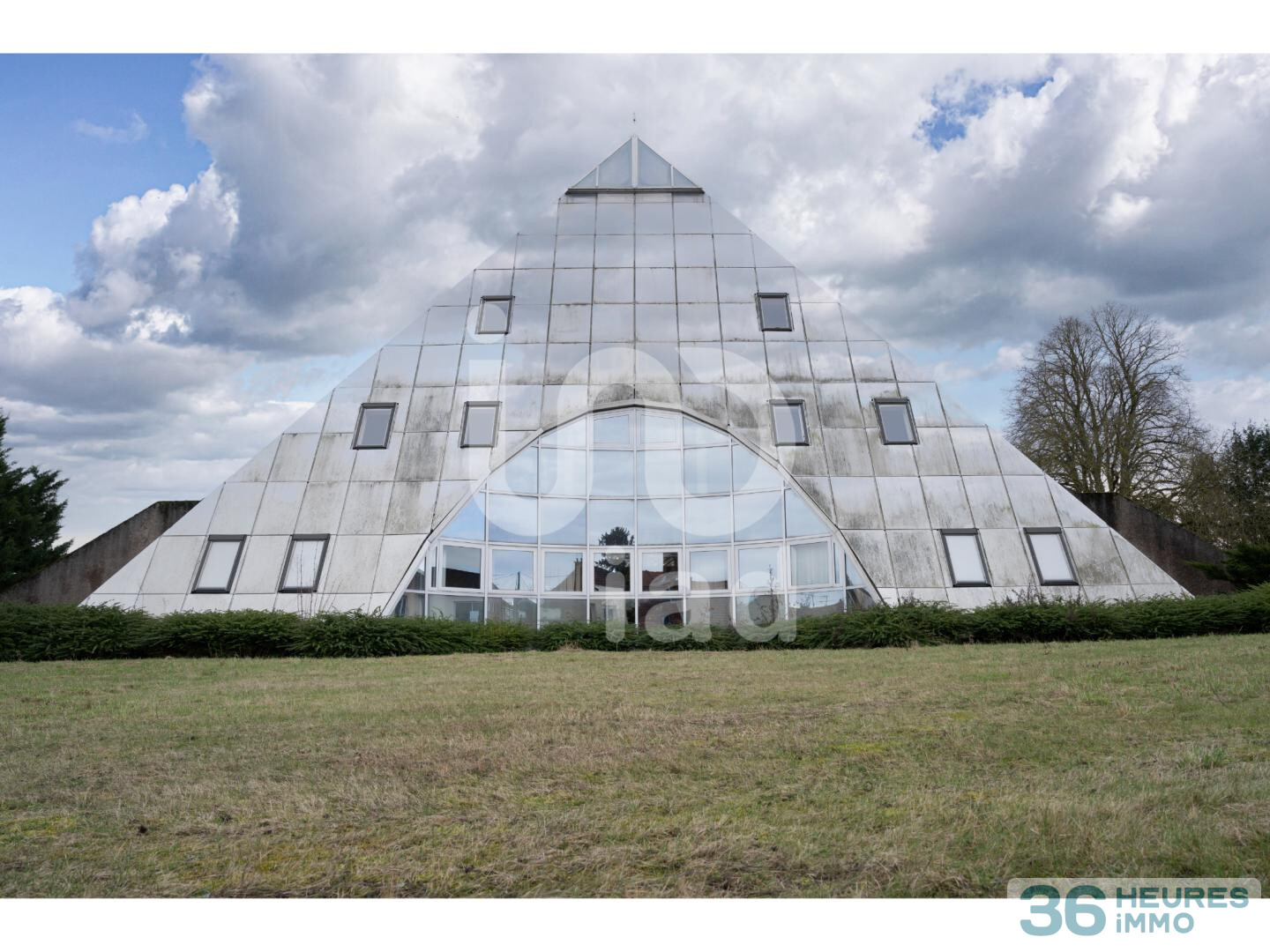 Situé à Albert (80), au sein d’un secteur économique établi, ensemble immobilier tertiaire indépendant.