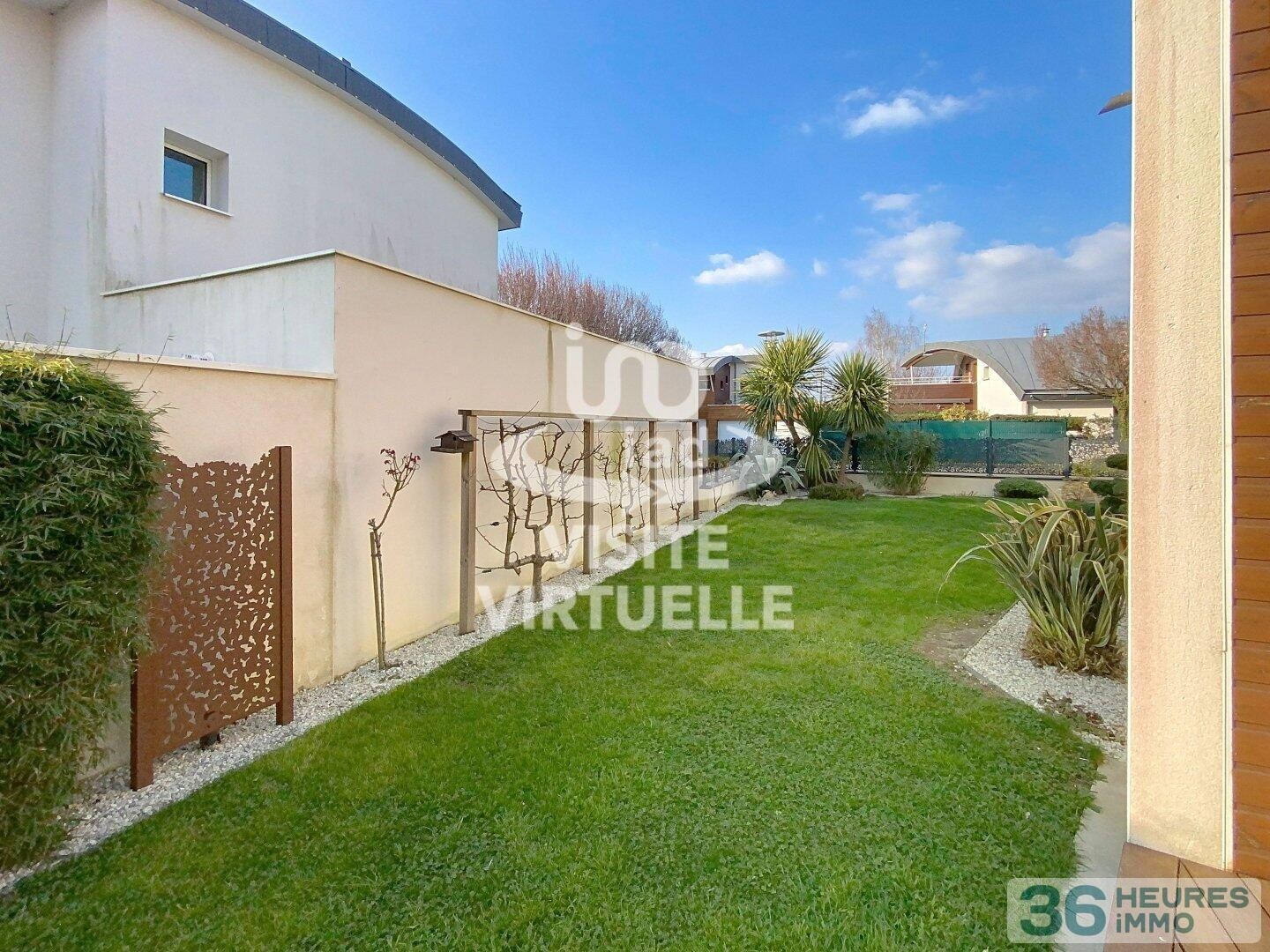 MAISON AVEC JARDIN 3 CHAMBRES SDE ET SDB DOUBLE GARAGE