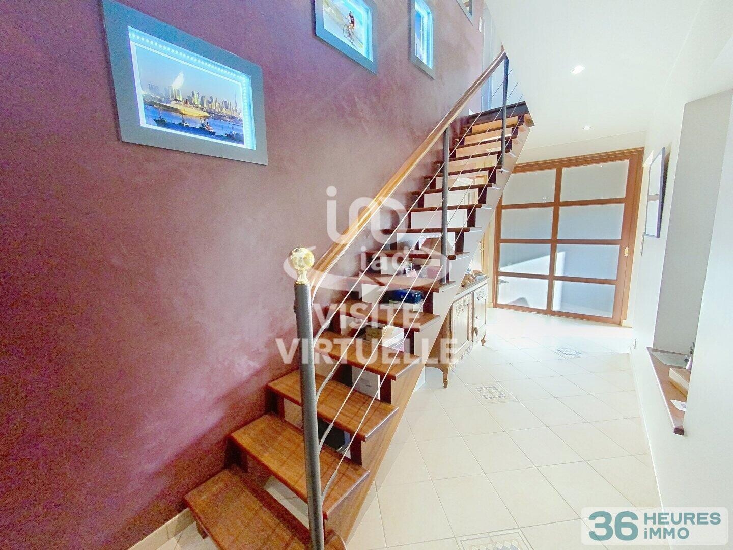 MAISON AVEC JARDIN 3 CHAMBRES SDE ET SDB DOUBLE GARAGE