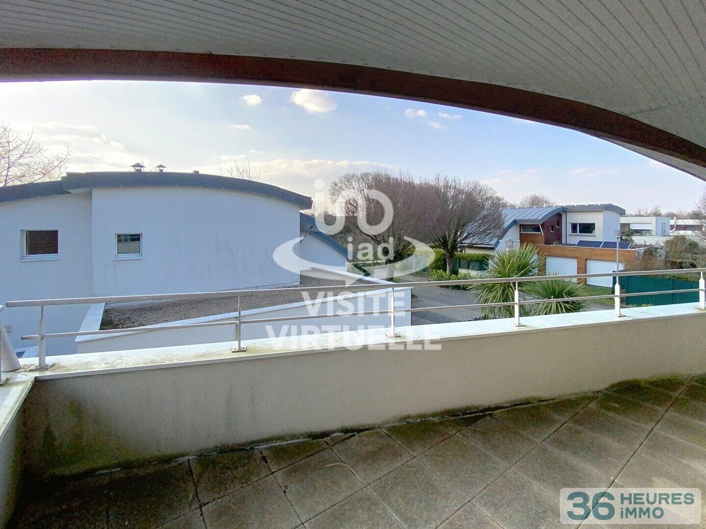 MAISON AVEC JARDIN 3 CHAMBRES SDE ET SDB DOUBLE GARAGE