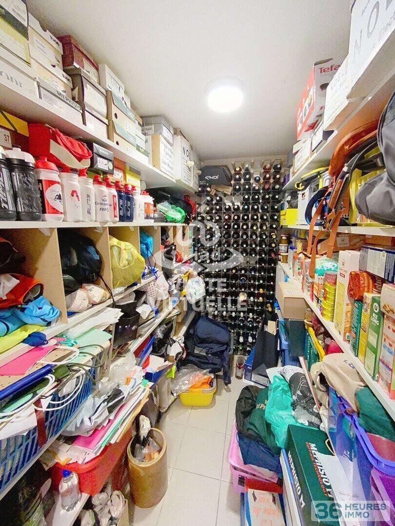 MAISON AVEC JARDIN 3 CHAMBRES SDE ET SDB DOUBLE GARAGE