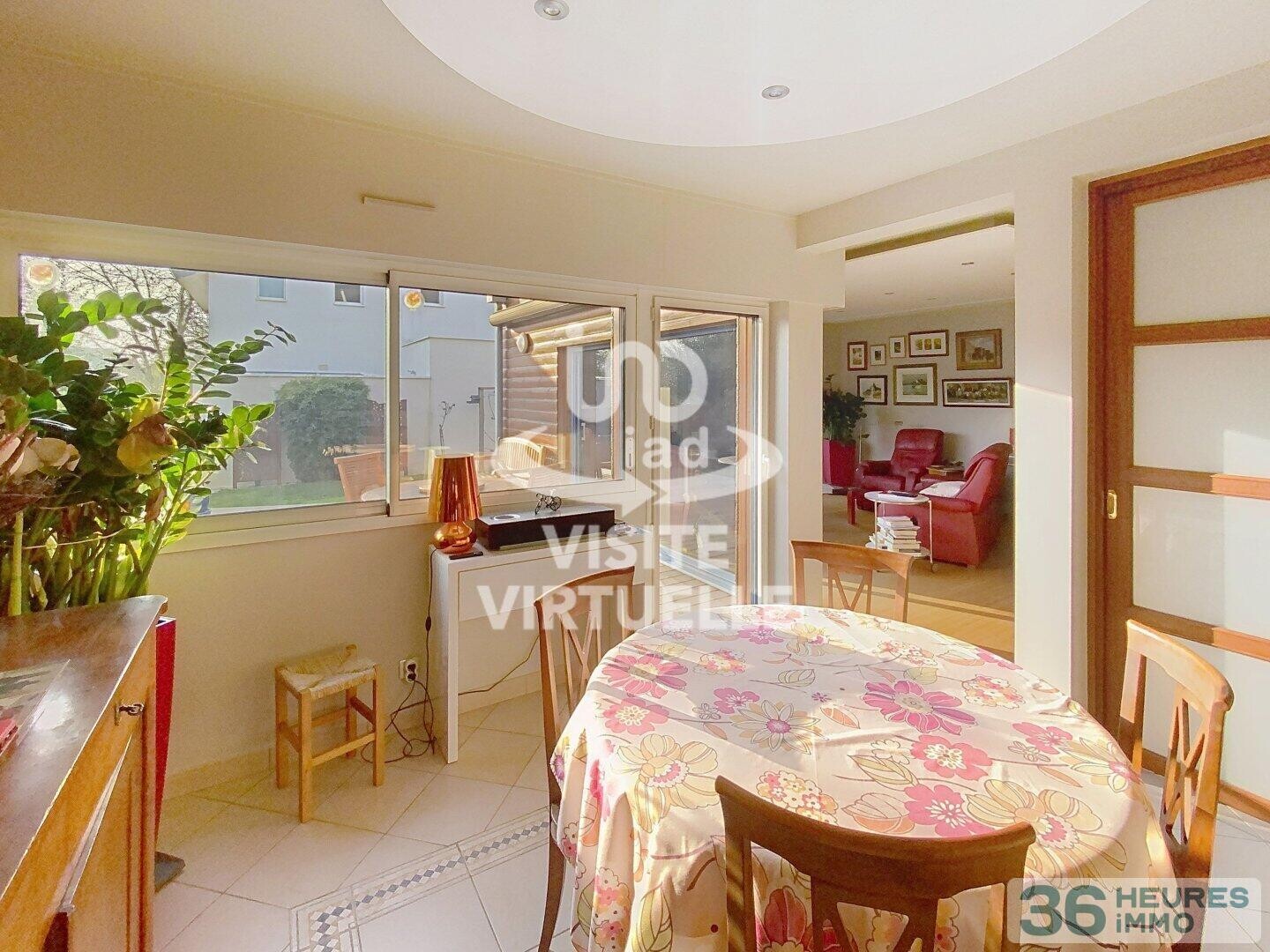 MAISON AVEC JARDIN 3 CHAMBRES SDE ET SDB DOUBLE GARAGE