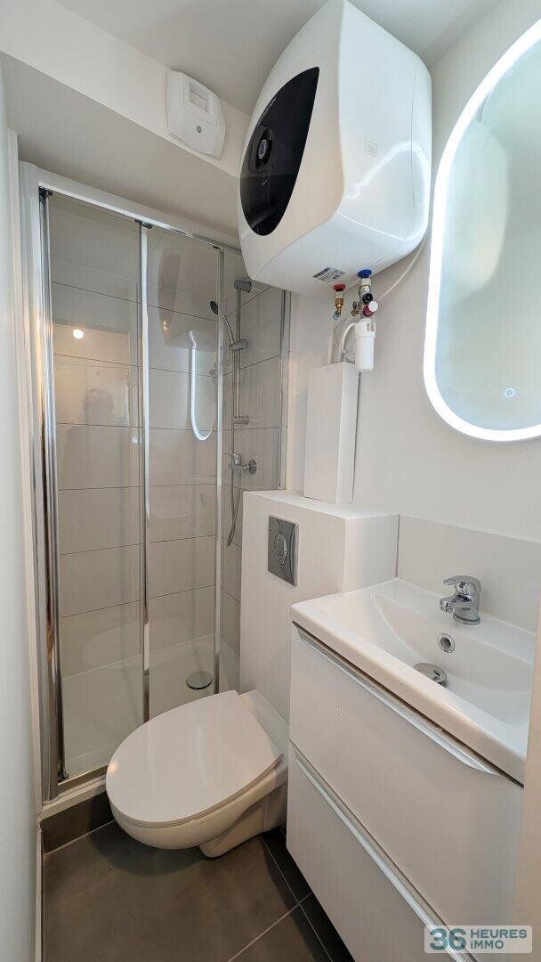 Studette donnant sur la rue d'Assas, Paris 6