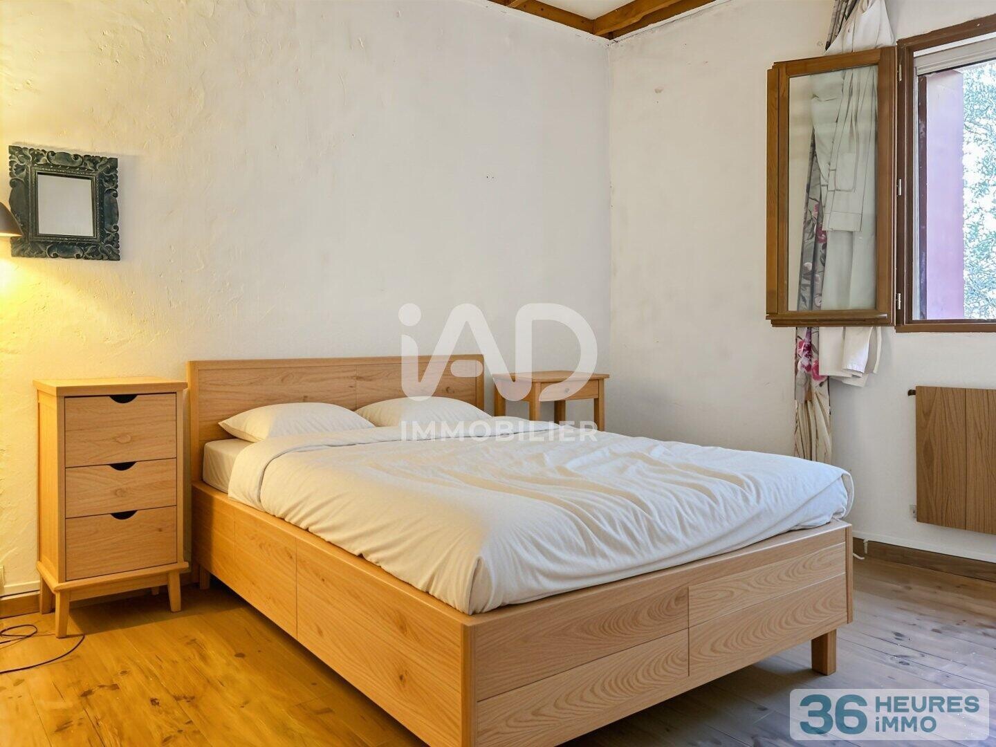 Beauvoisin - Maison de ville 226 m2 jardin garage et piscine