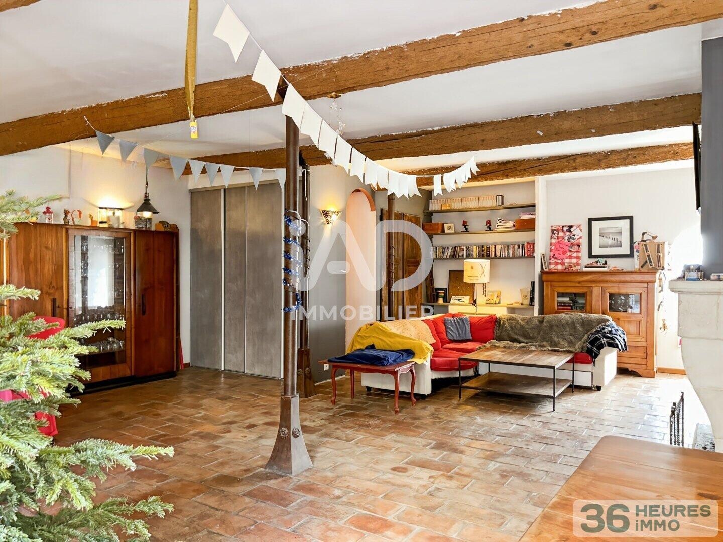 Beauvoisin - Maison de ville 226 m2 jardin garage et piscine