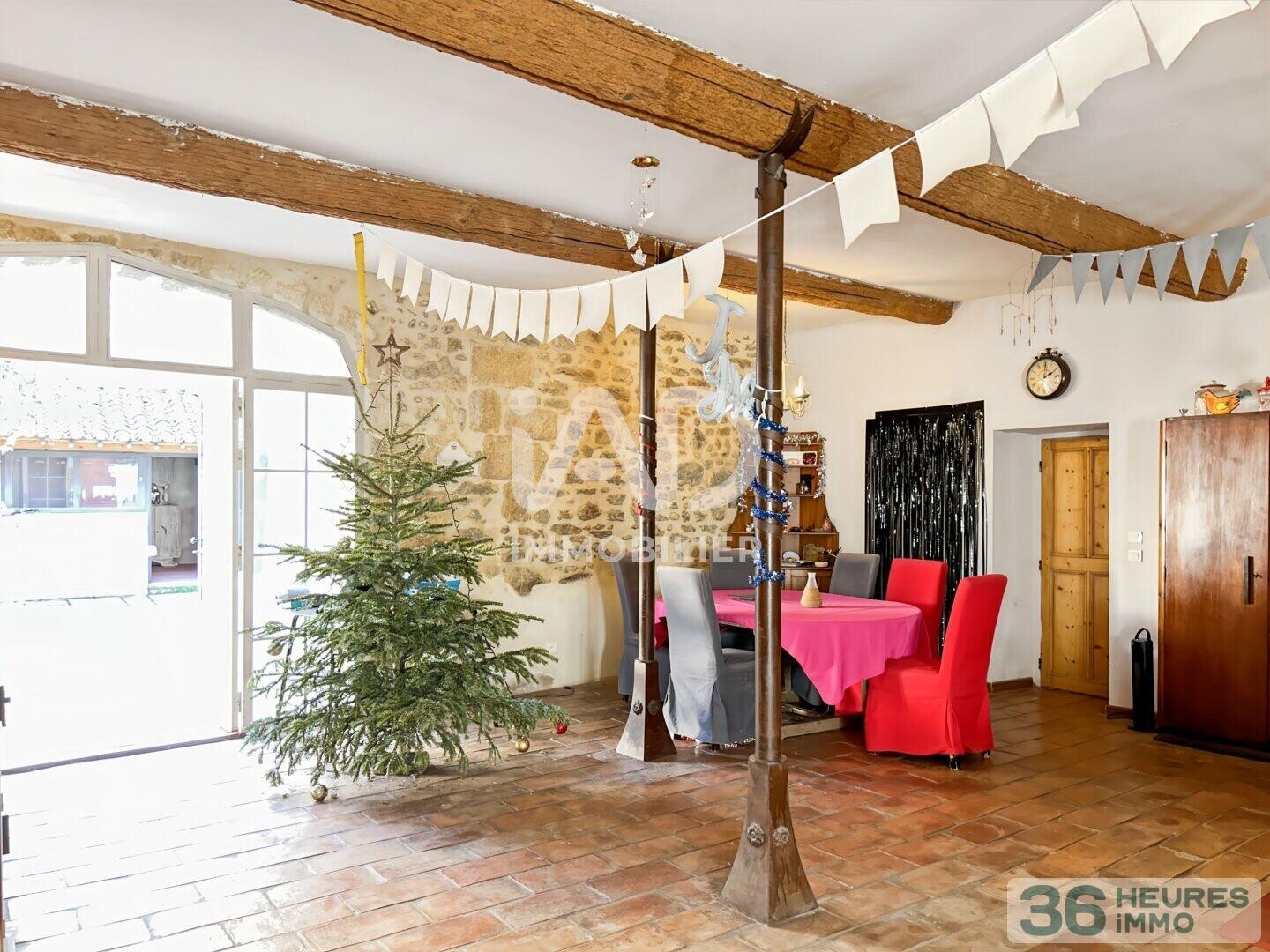 Beauvoisin - Maison de ville 226 m2 jardin garage et piscine