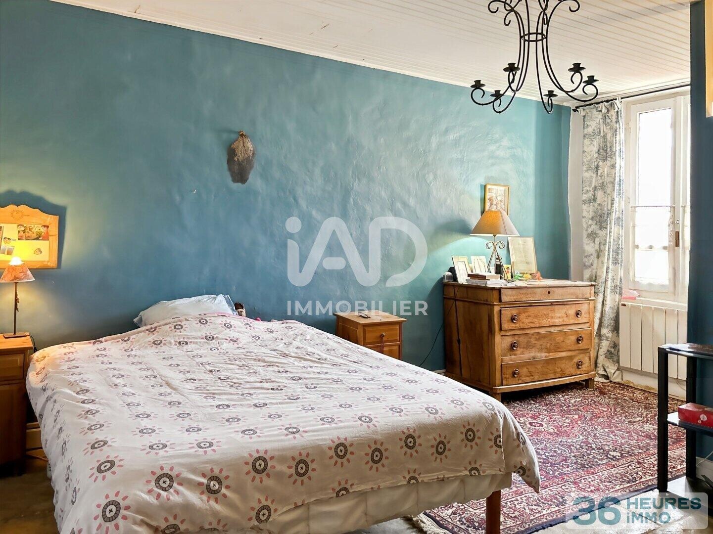 Beauvoisin - Maison de ville 226 m2 jardin garage et piscine