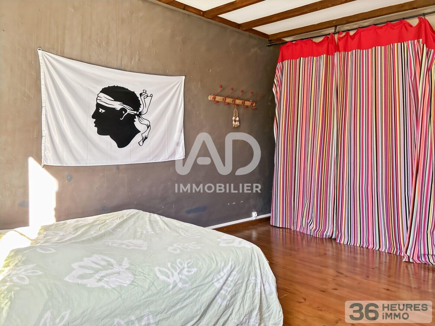 Beauvoisin - Maison de ville 226 m2 jardin garage et piscine