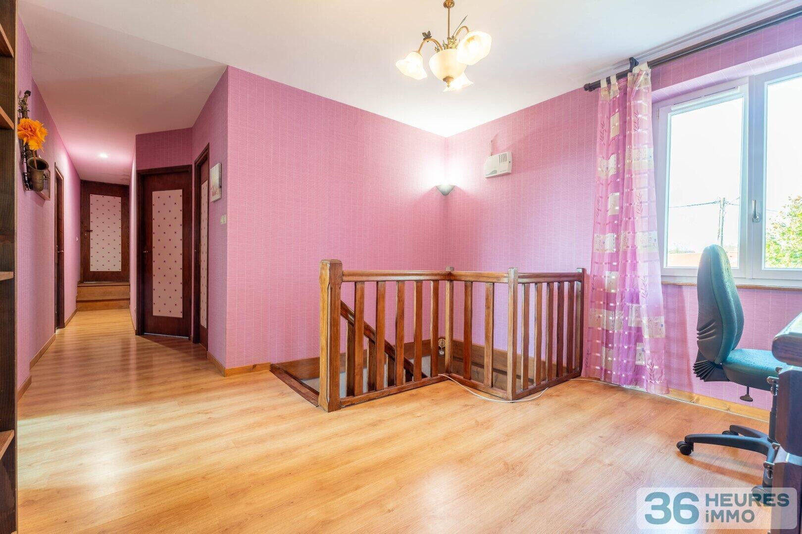 Maison Pusignan avec dépendances