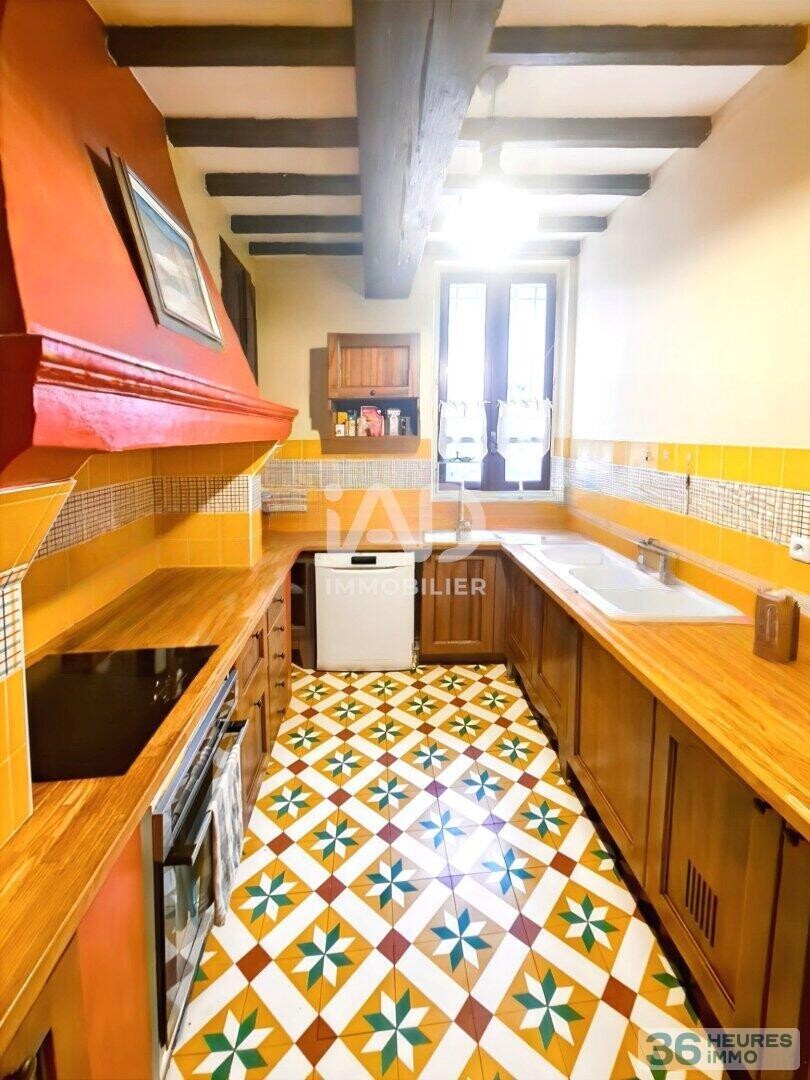 Beauvoisin - Maison de ville 226 m2 jardin garage et piscine