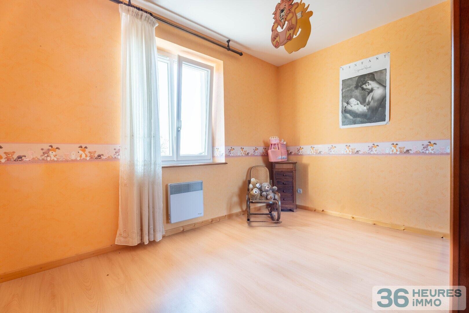 Maison Pusignan avec dépendances