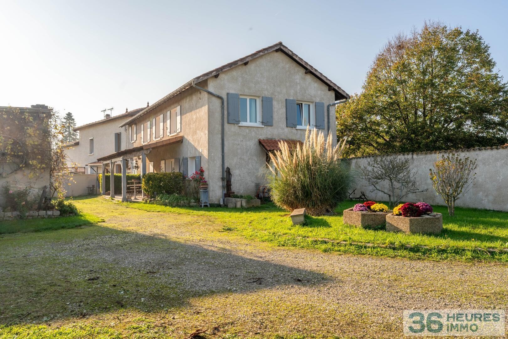 Maison Pusignan avec dépendances